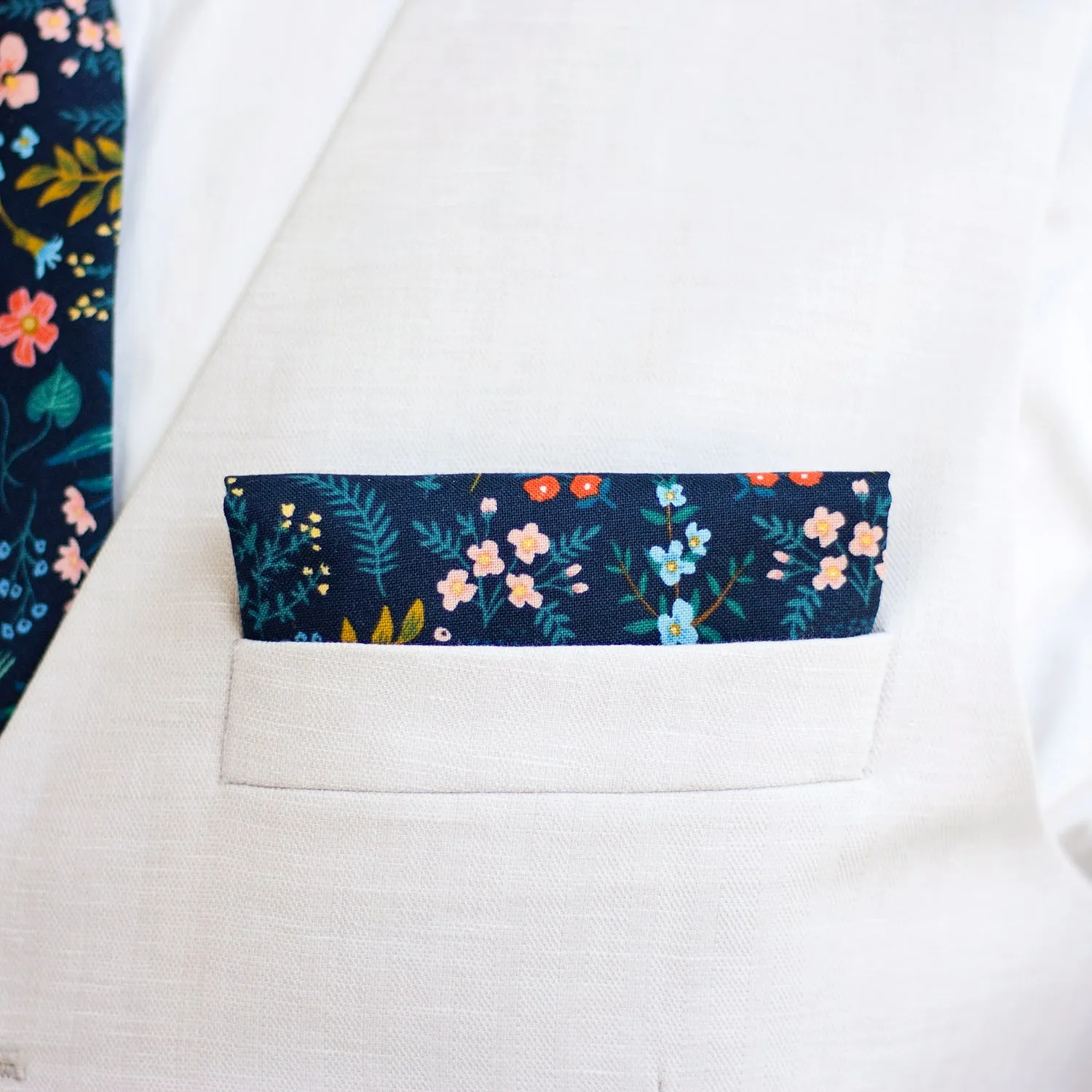 Boy's Bow Tie / Navy Metallic Floral