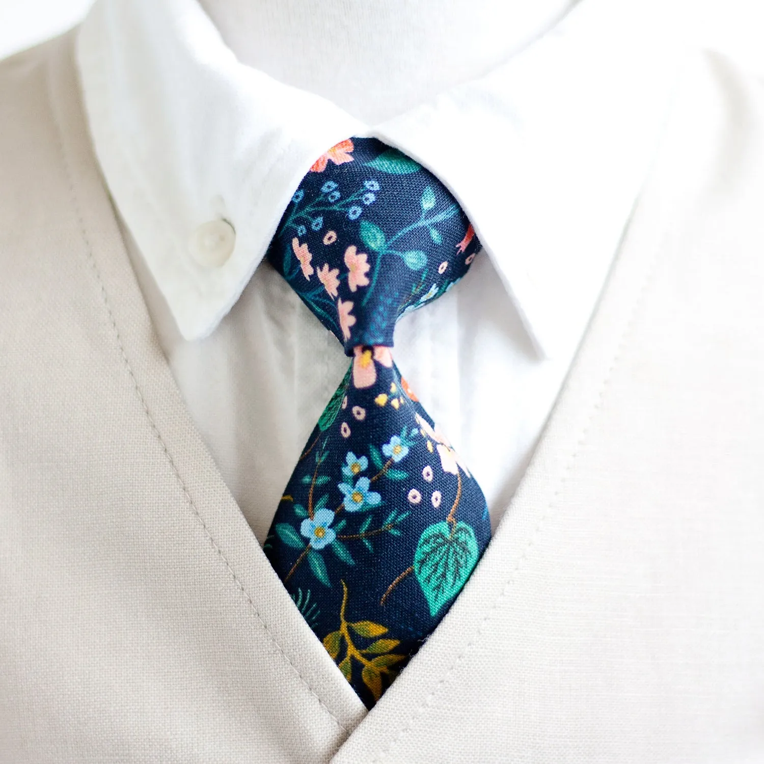 Boy's Bow Tie / Navy Metallic Floral