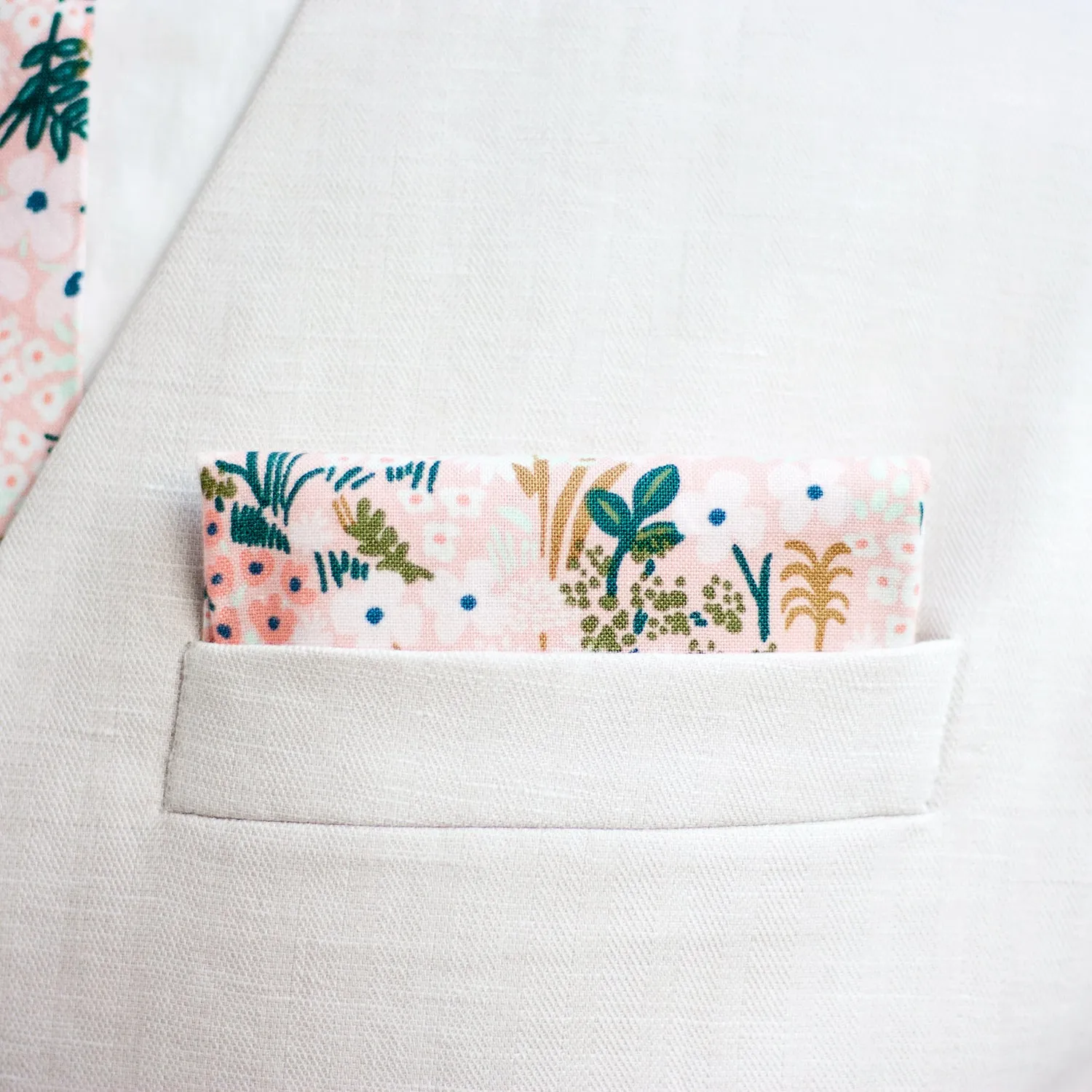 Boy's Pocket Square / Meadow In Pink