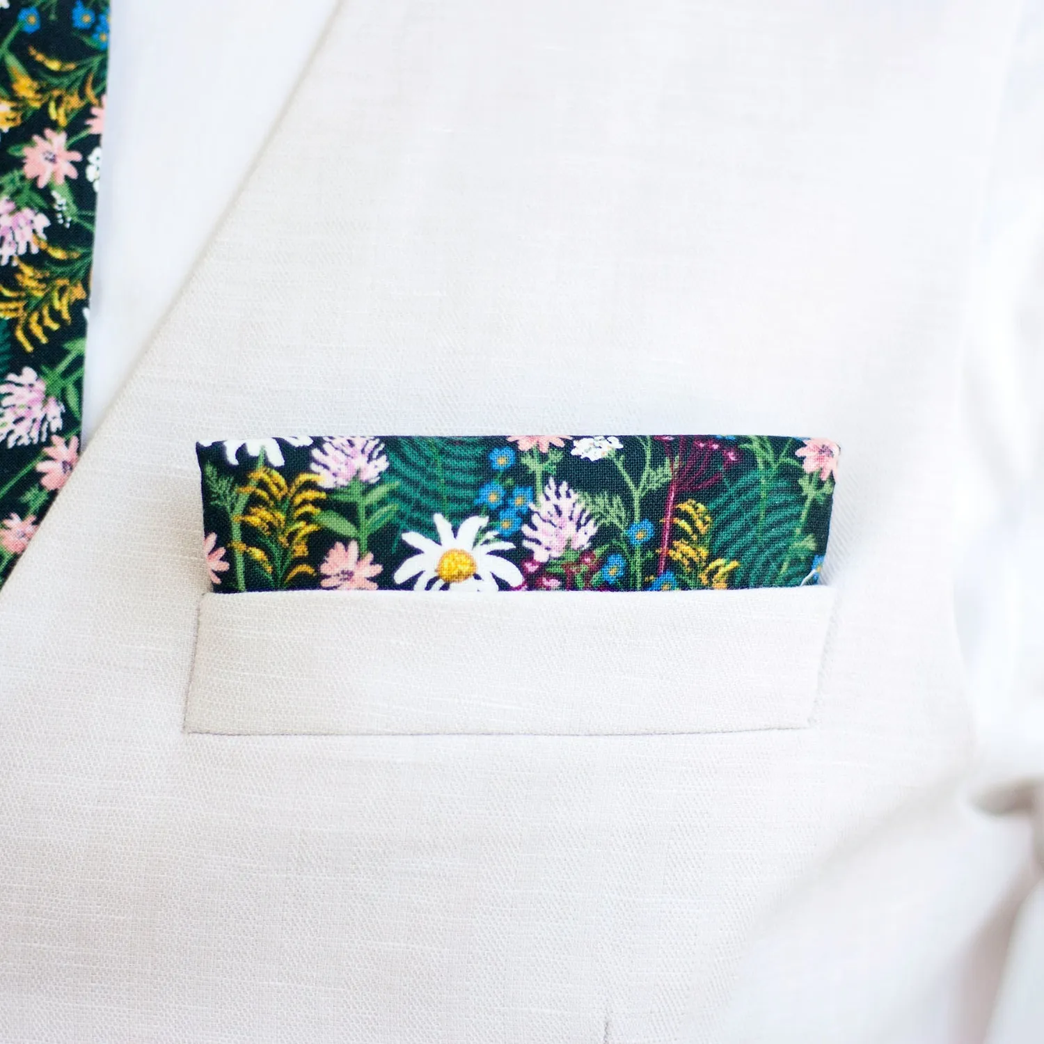 Boy's Pocket Square / Wildflowers In Hunter