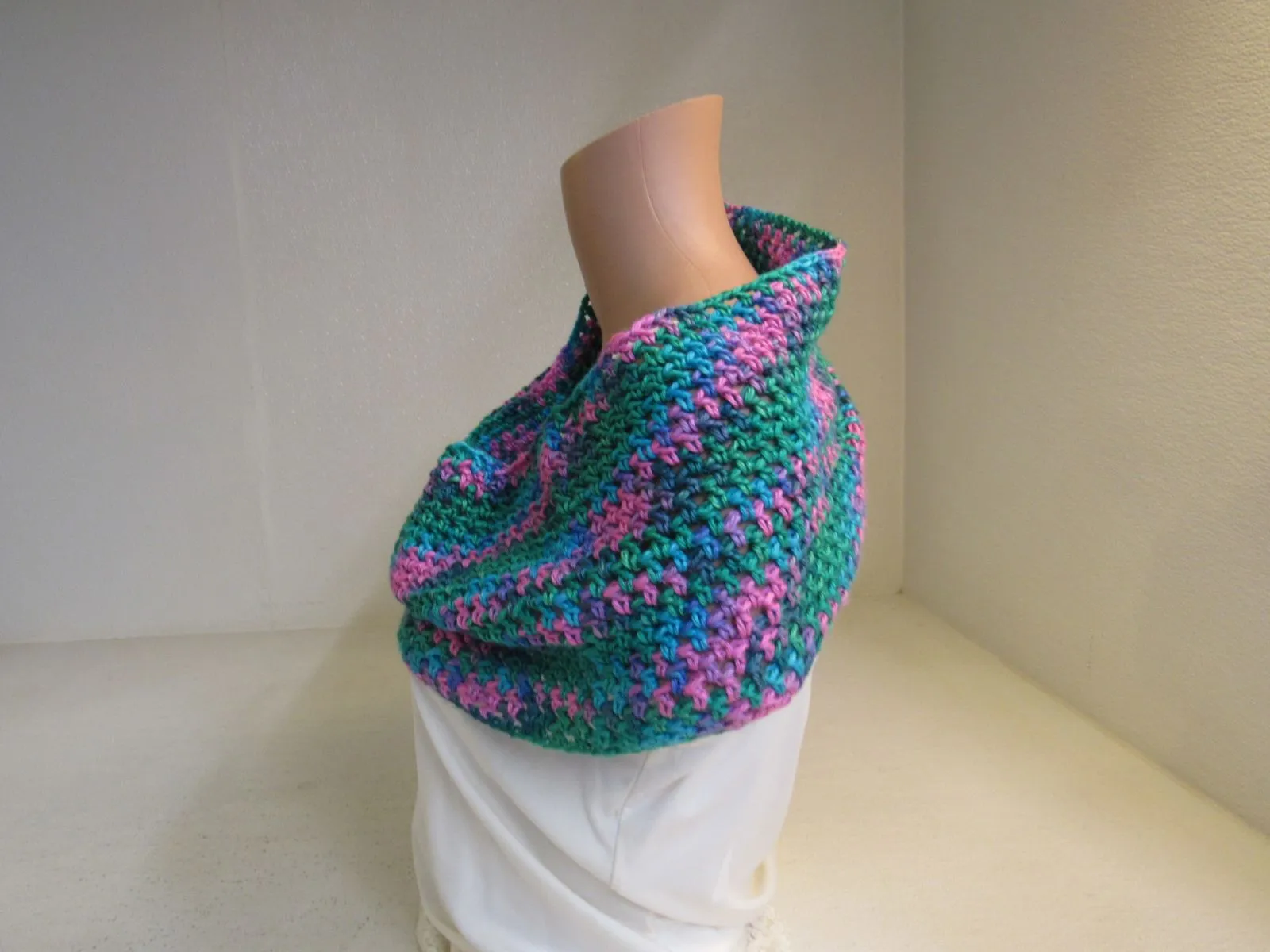 Handcrafted Cowl Multicolored 70% Merino 20% Nylon 10% Silk Female Adult -- New