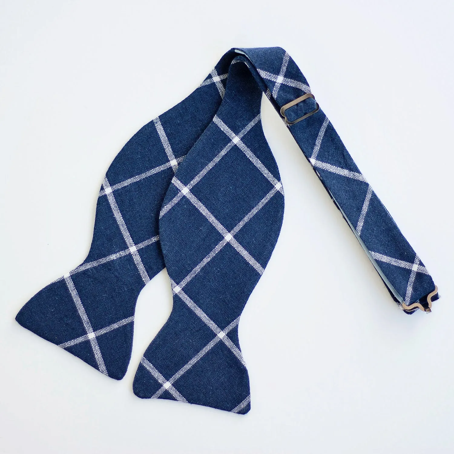 Men's Freestyle Self-Tie Bow Tie / Navy Linen Window Pane