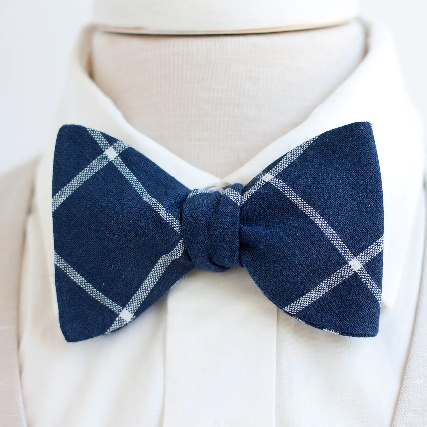 Men's Freestyle Self-Tie Bow Tie / Navy Linen Window Pane