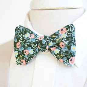 Men's Freestyle Self-Tie Bow Tie / Rosa In Forest