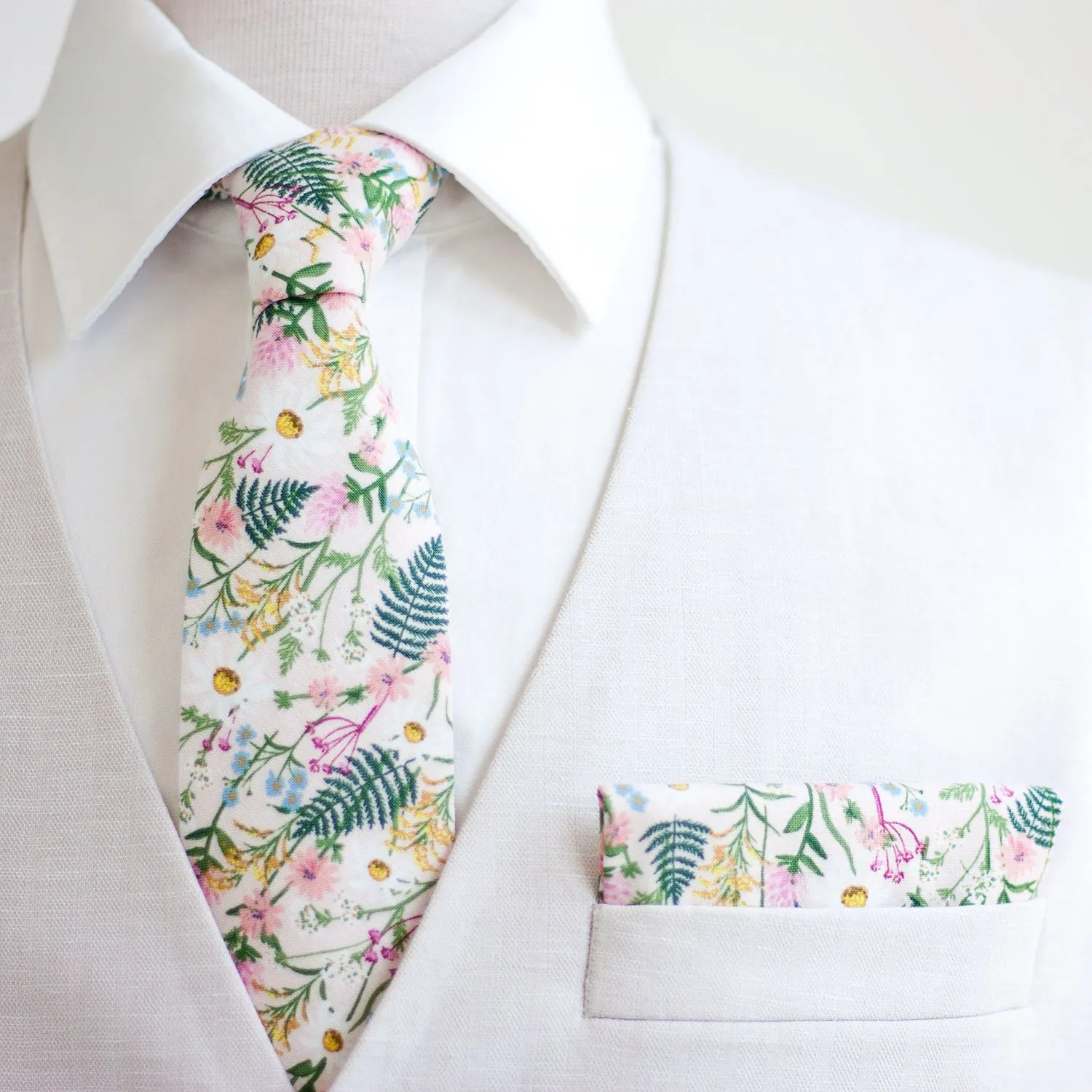 Men's Freestyle Self-Tie Bow Tie / Wildflowers In Pink