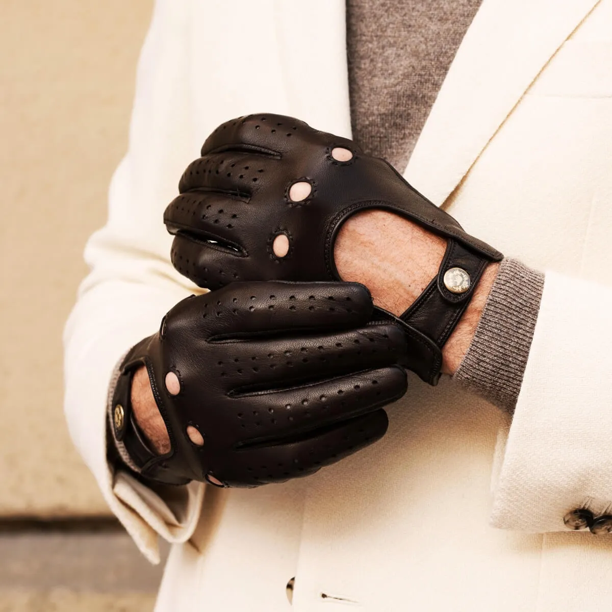 Umberto (brown) - Italian lambskin leather driving gloves & touchscreen feature